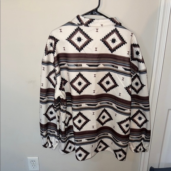 Geometric Patterned Button-Up Shirt - Picture 2 of 2